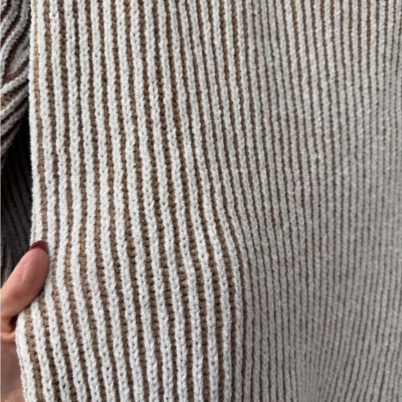 Olive & Oak V-Neck Sweater - Cream and White - Picture 5 of 5